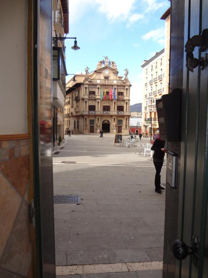 Ferienwohnung Atico En La Plaza Del Ayuntamiento Pamplona Exterior foto